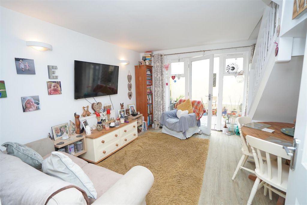 Property photo 3 of 9