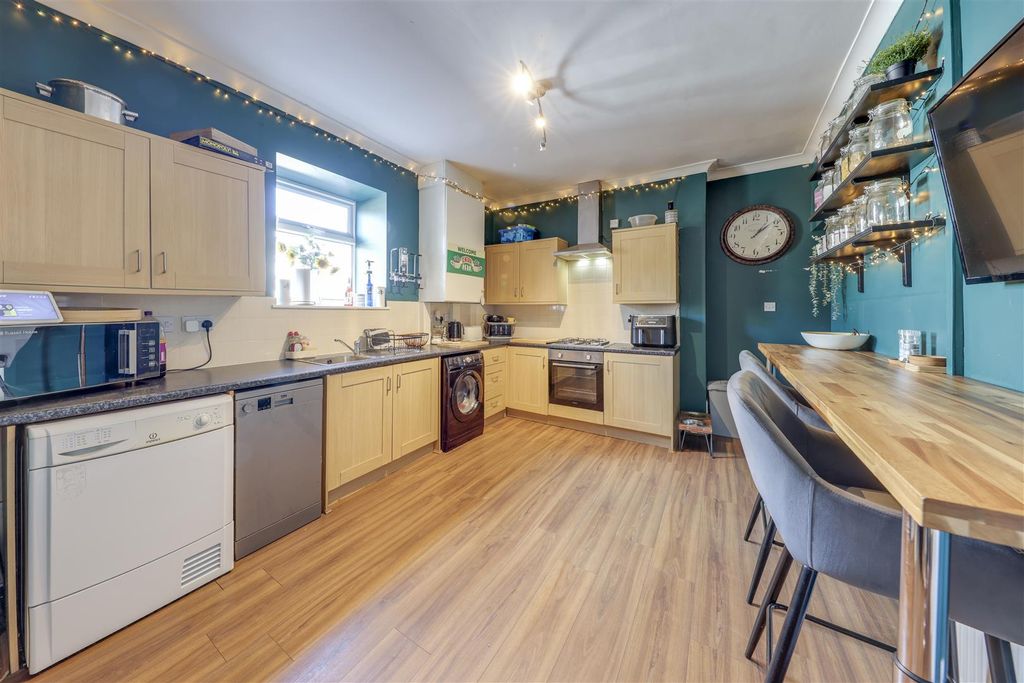 Property photo 1 of 16 Dining Kitchen