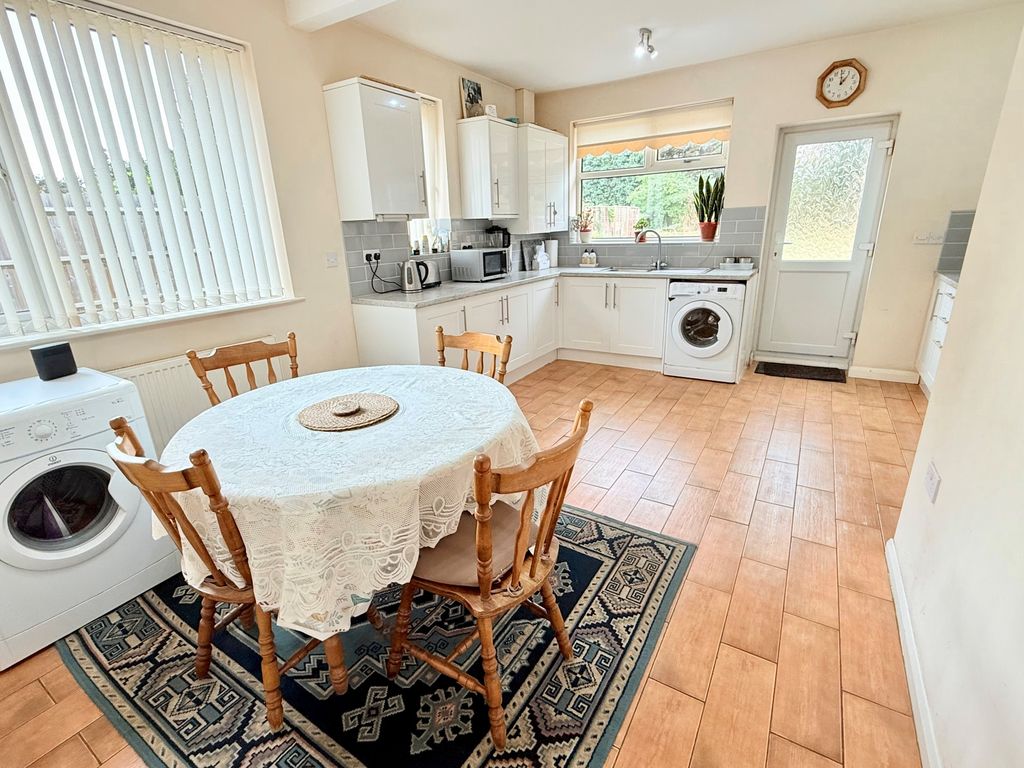 Property photo 2 of 12 Kitchen