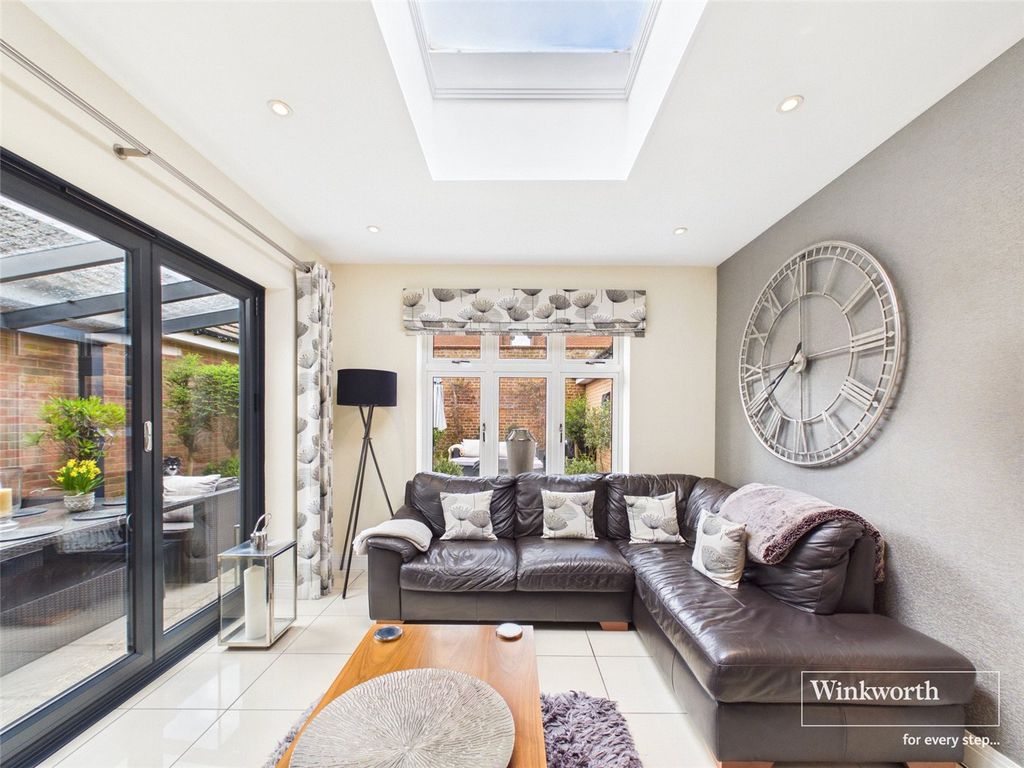 Additional image 15 of 5 bed town house for saleTutor Crescent, Earley, Reading RG6