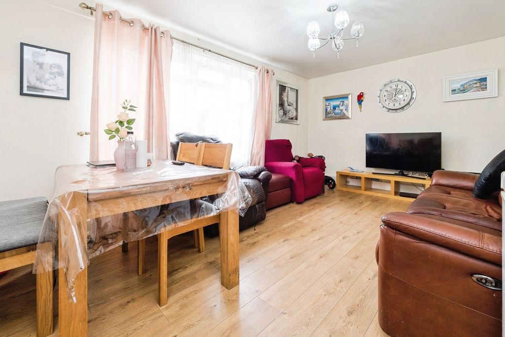Property photo 2 of 11 Pbox-Img.Jpg