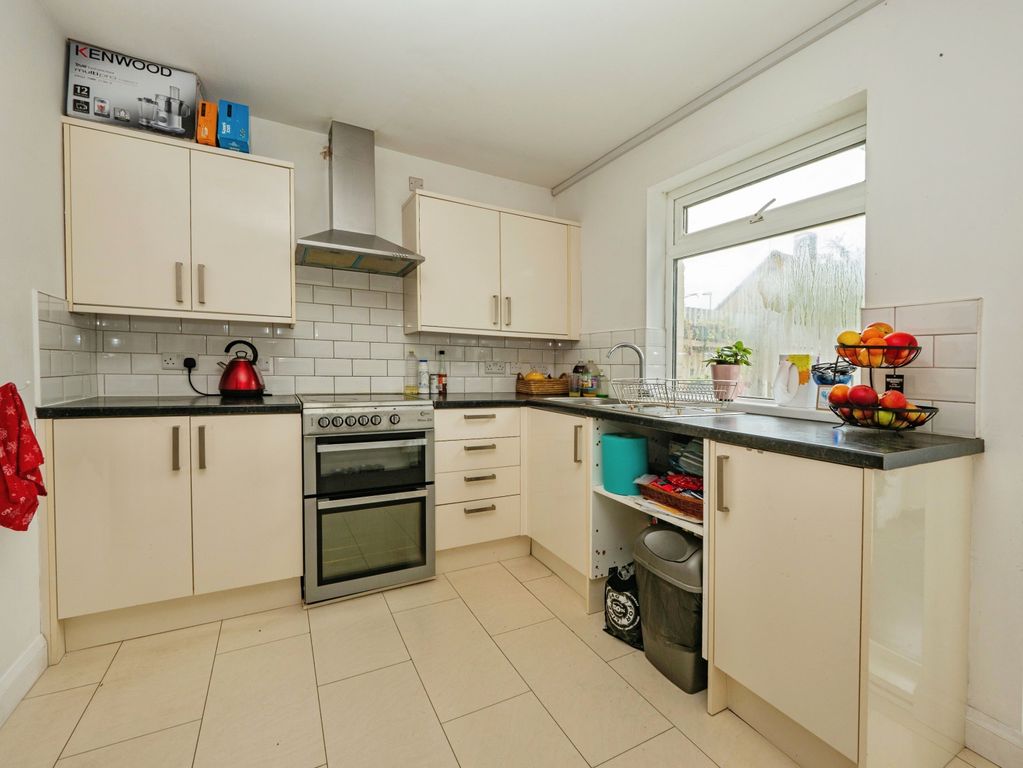 Property photo 3 of 15 Kitchen
