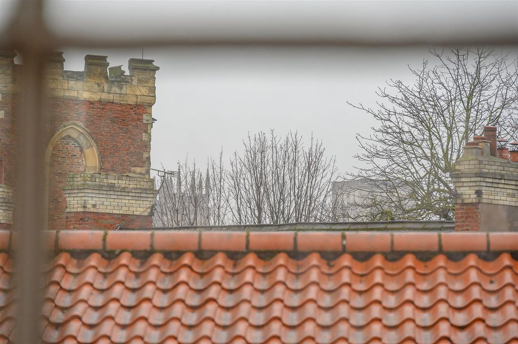 Property photo 2 of 11 12 Trinity Court-14.Jpg