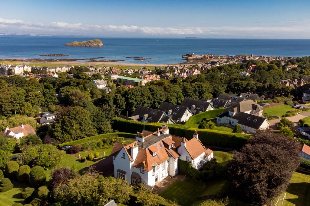 Property photo 2 of 60