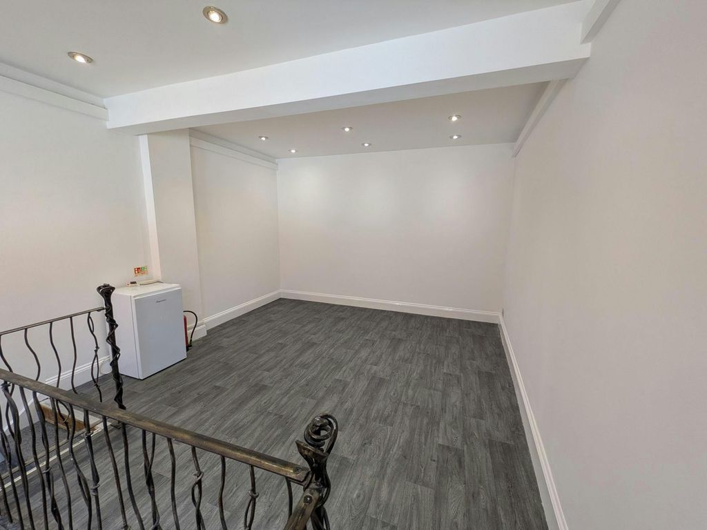 Property photo 3 of 3 9506.Jpg