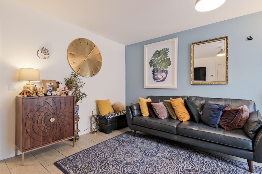 Property photo 3 of 34 4900385