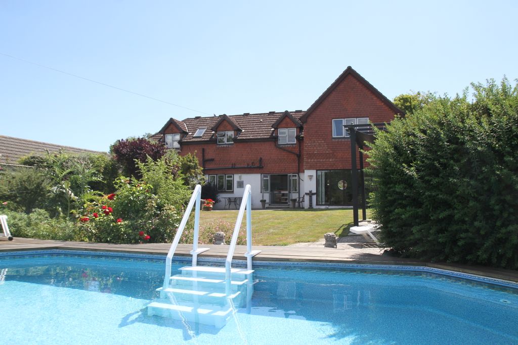 Property photo 1 of 34
