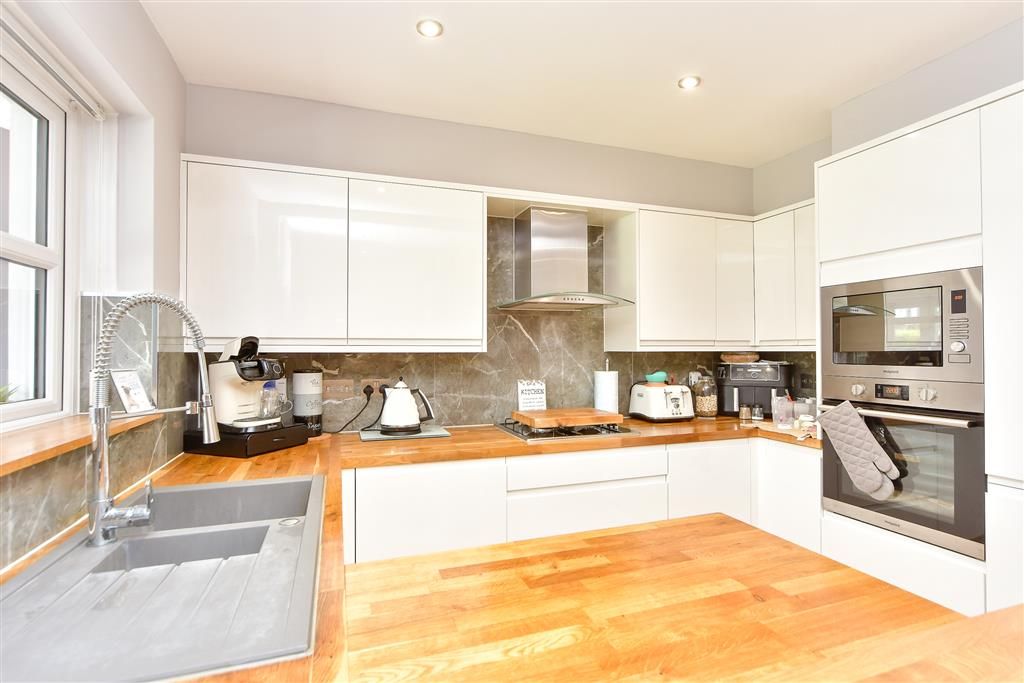Property photo 2 of 12 Kitchen