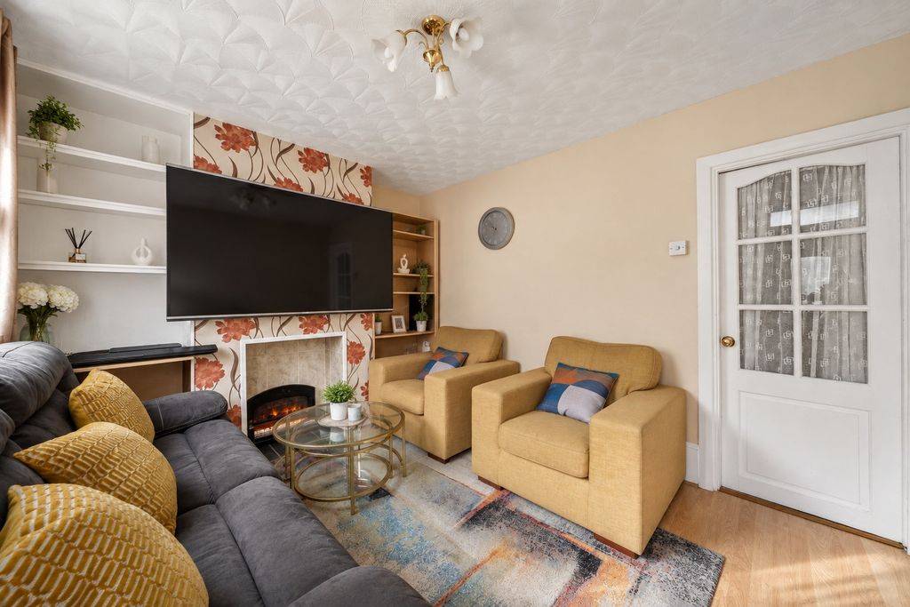 Property photo 2 of 13 4833262