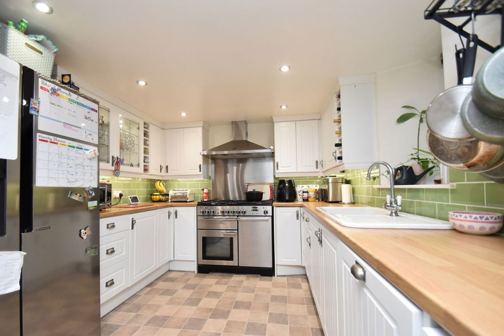 Property photo 3 of 23