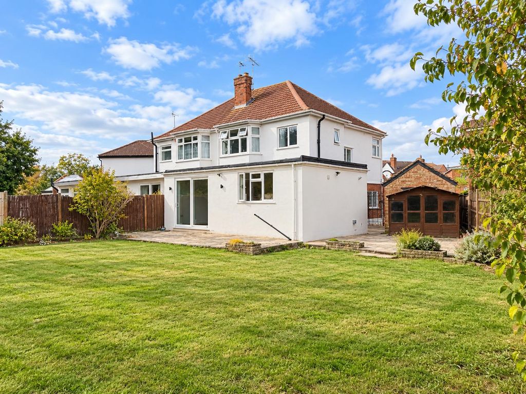 Property photo 1 of 13 9 East Court, Wembley, Ha0 3Qj (1)