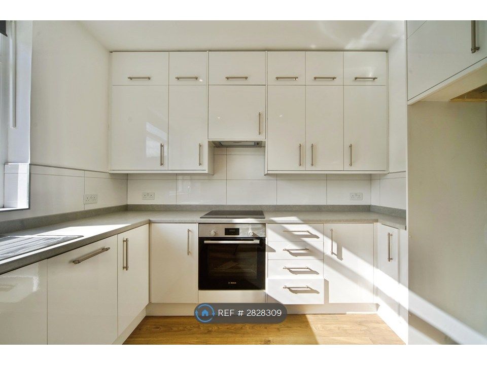 Property photo 3 of 21 Kitchen