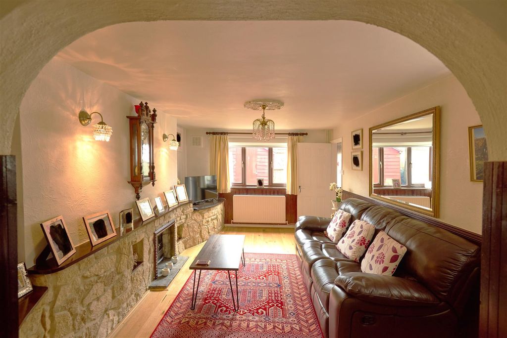 Property photo 3 of 19 Living Room.Jpg