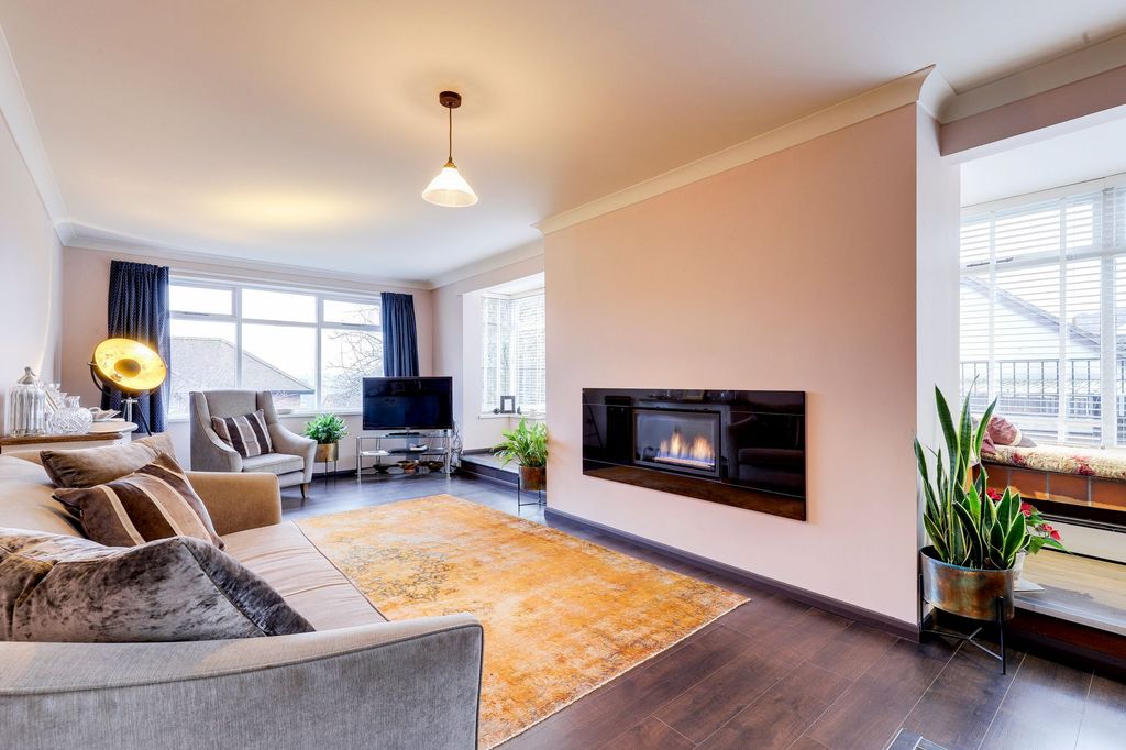 Property photo 2 of 28