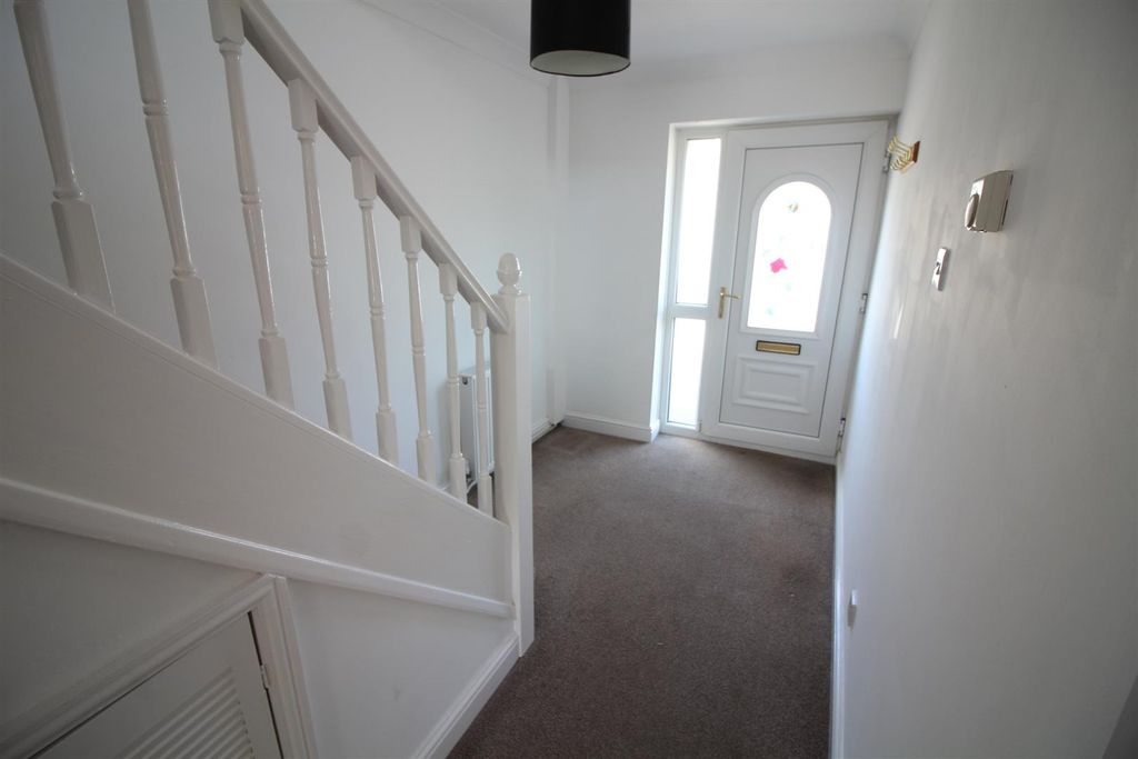 Property photo 2 of 12 Entrance Hall