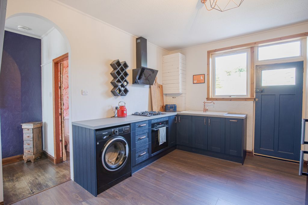 Property photo 1 of 14 Kitchenangle1 (6)