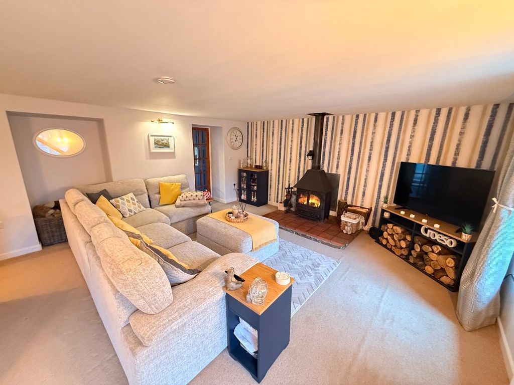 Property photo 3 of 32