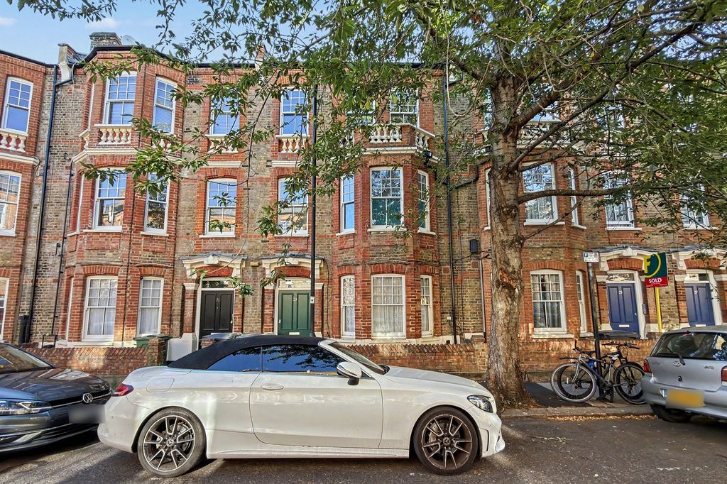 Property photo 1 of 17 Flat B, 23 Morat Street, Stockwell, London, Sw9 0Rj