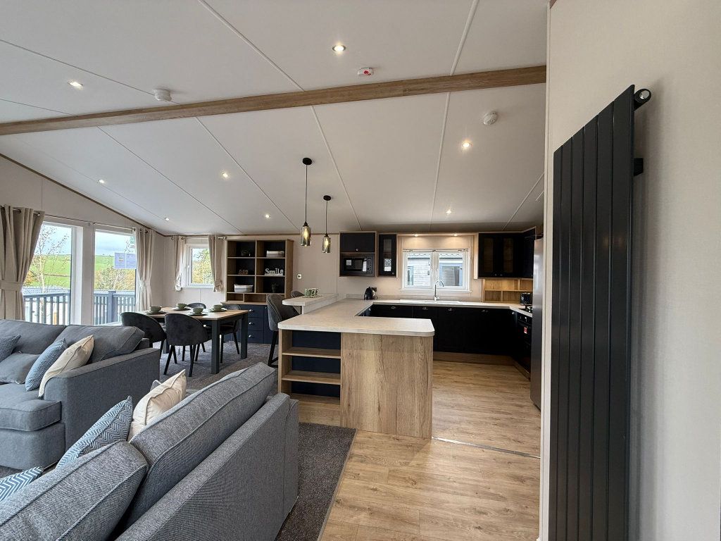 Property photo 3 of 17 Luxury Kitchen With Breakfast Bar In Willerby New Holland Lodge