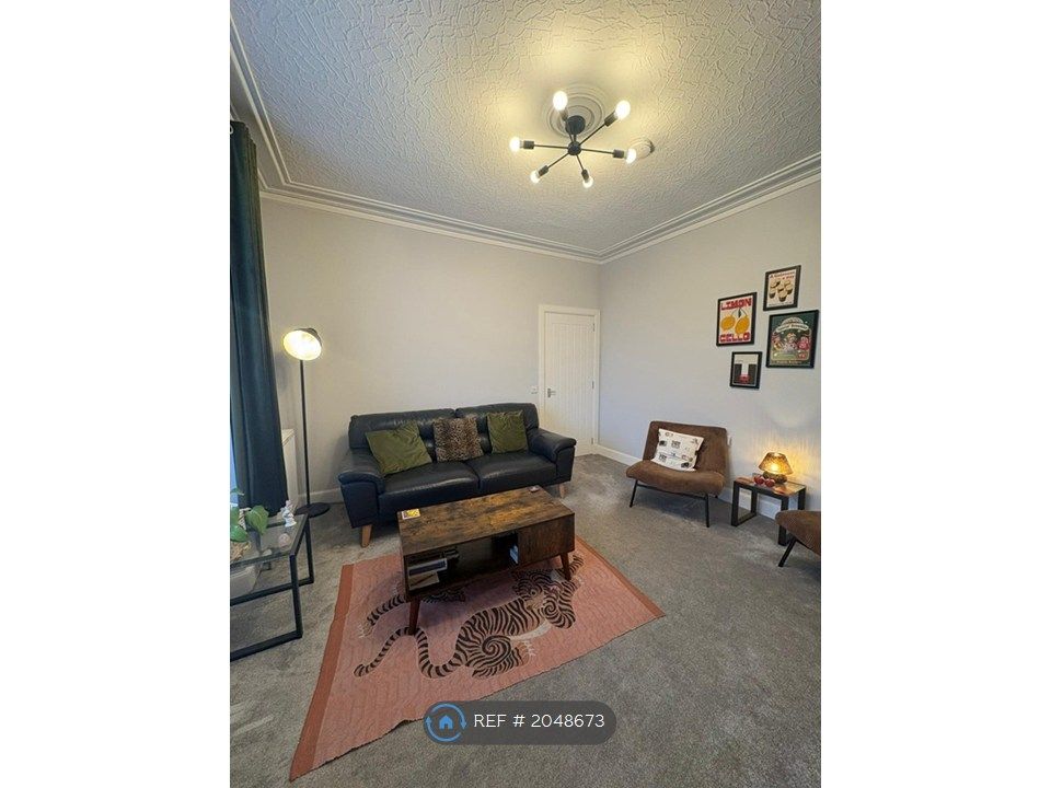 Property photo 2 of 12 Lounge 2