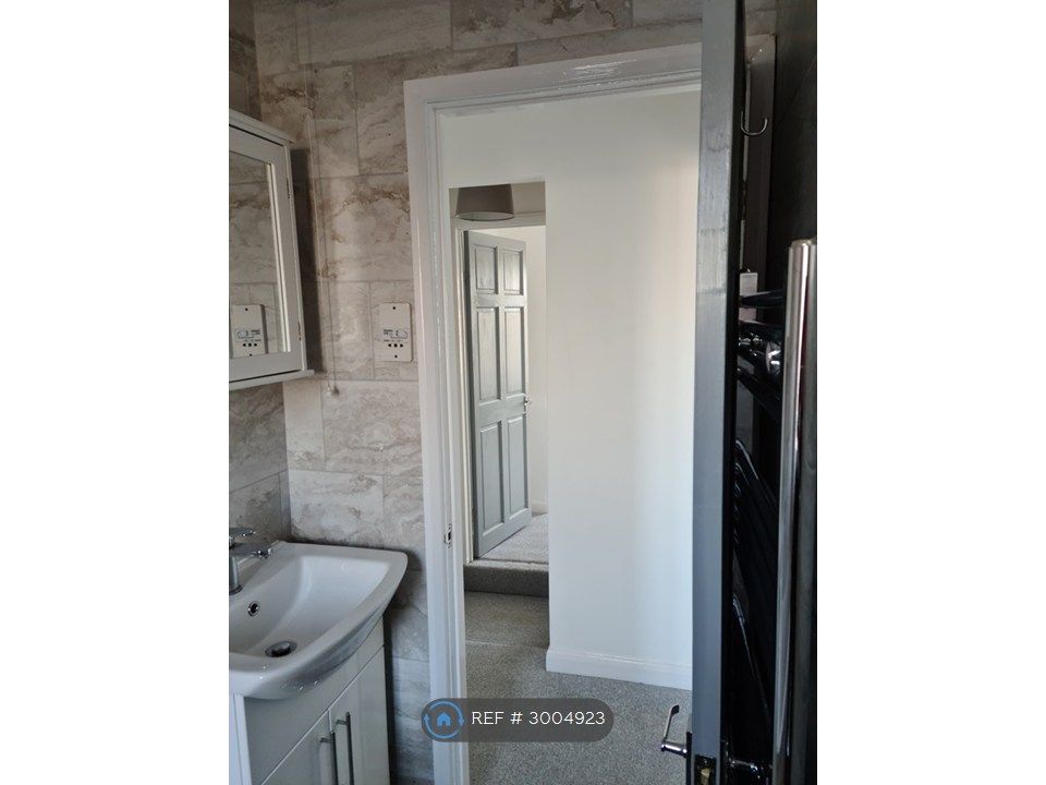Property photo 2 of 15 Bathroom