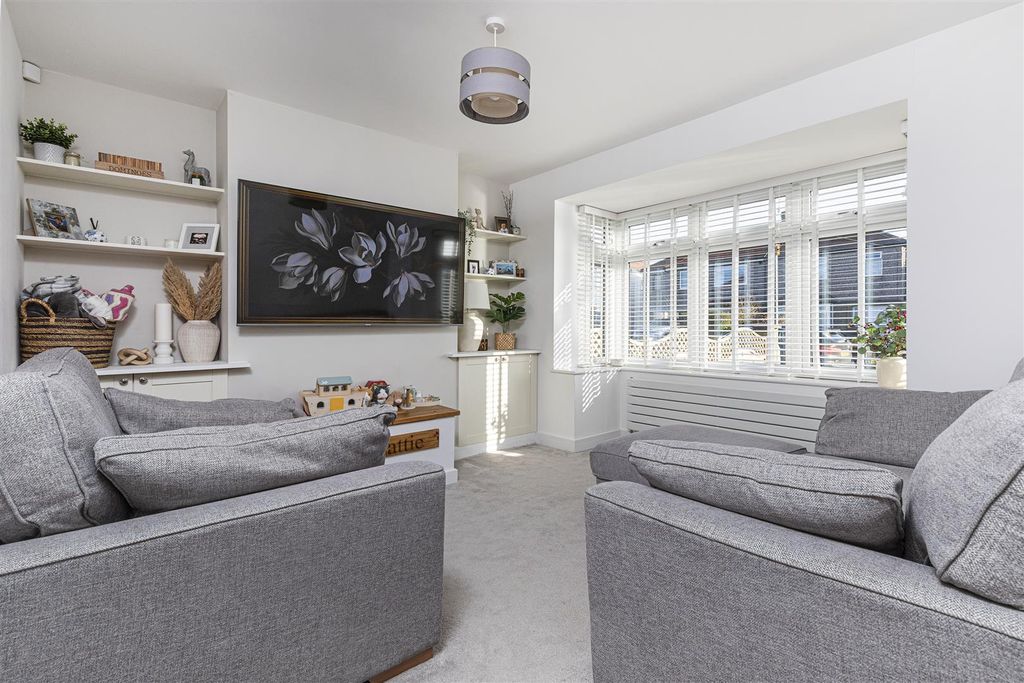 Property photo 3 of 36 Living Room