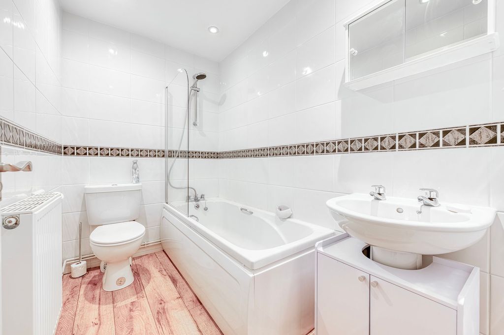 Additional image 12 of 3 bed flat for saleSt. Georges Road, Pakefield NR33