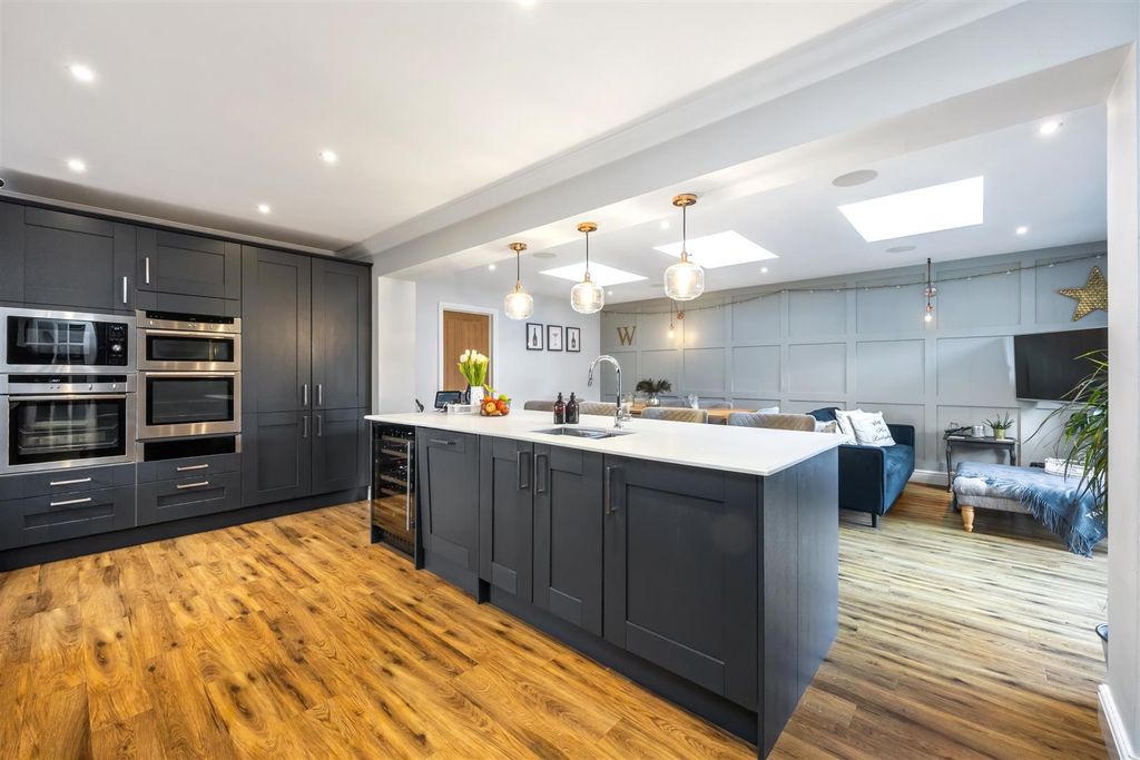 Property photo 2 of 30