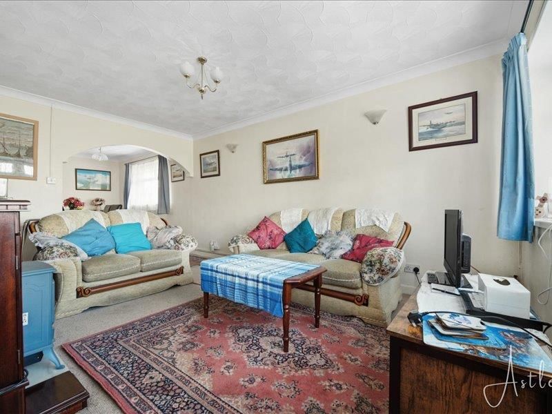 Property photo 3 of 27 Lounge