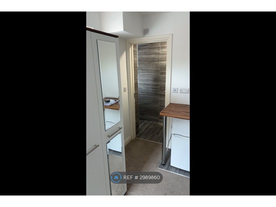 Property photo 2 of 12 Bedroom 2