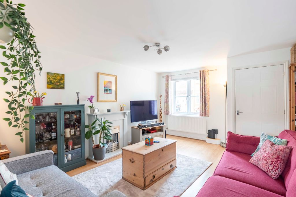 Property photo 3 of 17 9