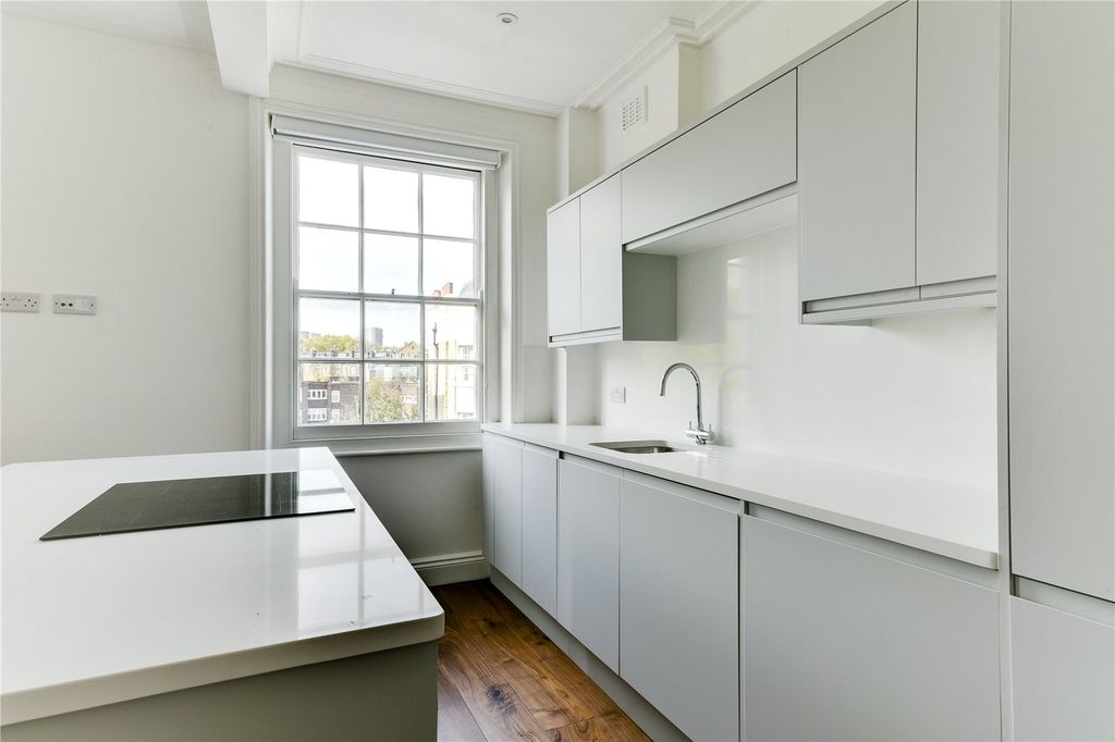Property photo 2 of 8 Kitchen