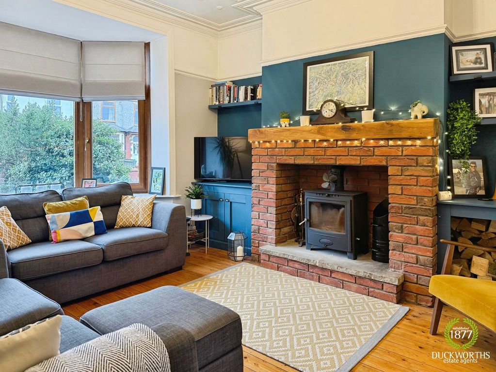 Property photo 2 of 31