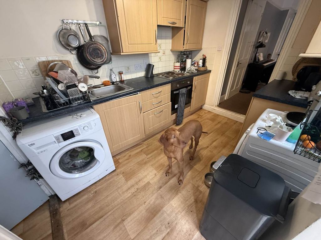 Property photo 2 of 11 Kitchen