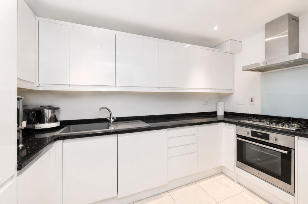Property photo 3 of 7 Kitchen