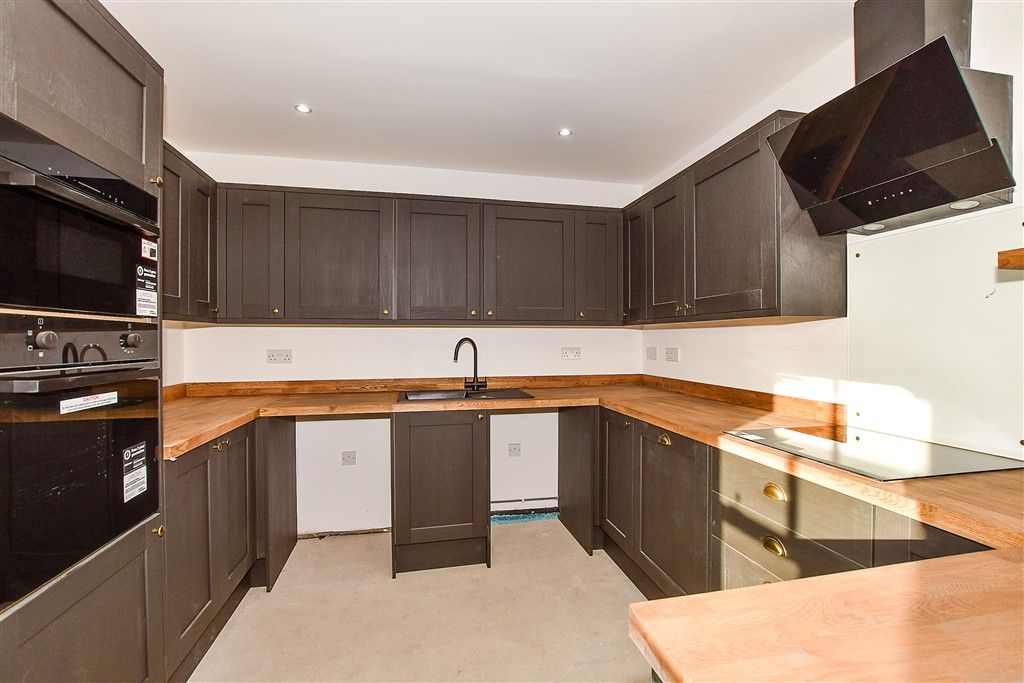 Property photo 2 of 12 Kitchen