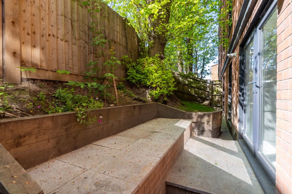 Property photo 3 of 14 5118352