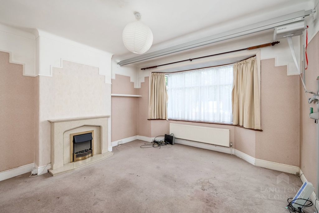 Property photo 2 of 26