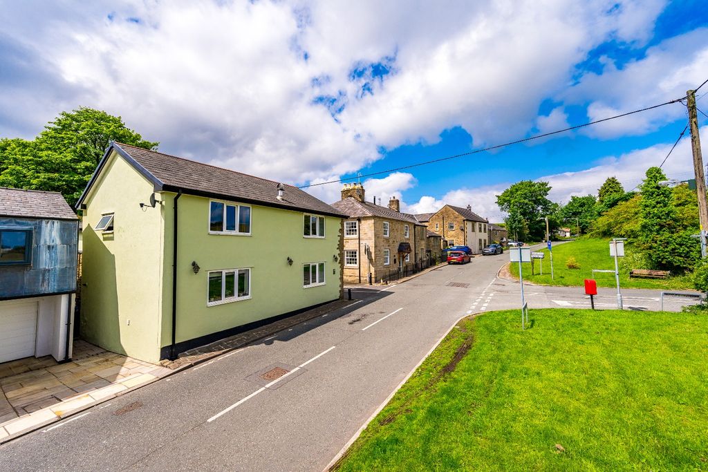 Property photo 2 of 58 3802111
