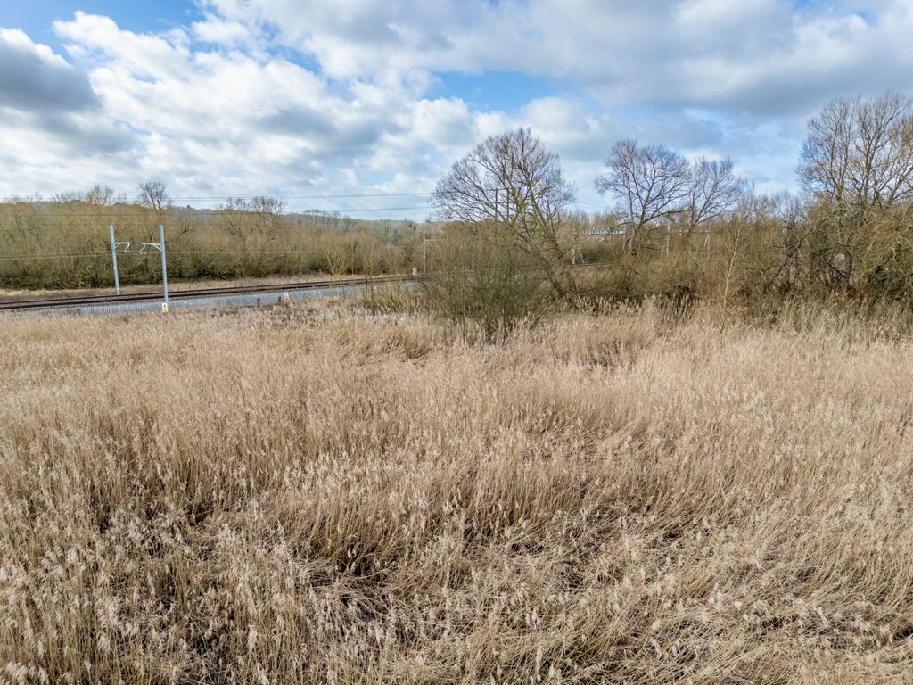 Property photo 3 of 6 Photo 4