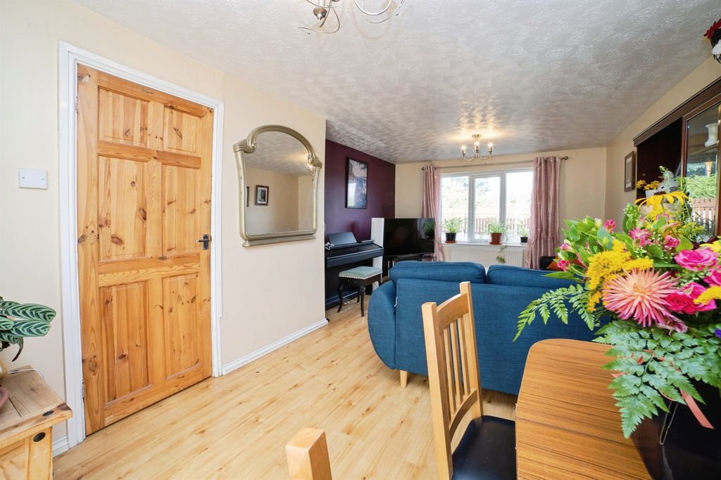 Property photo 2 of 19