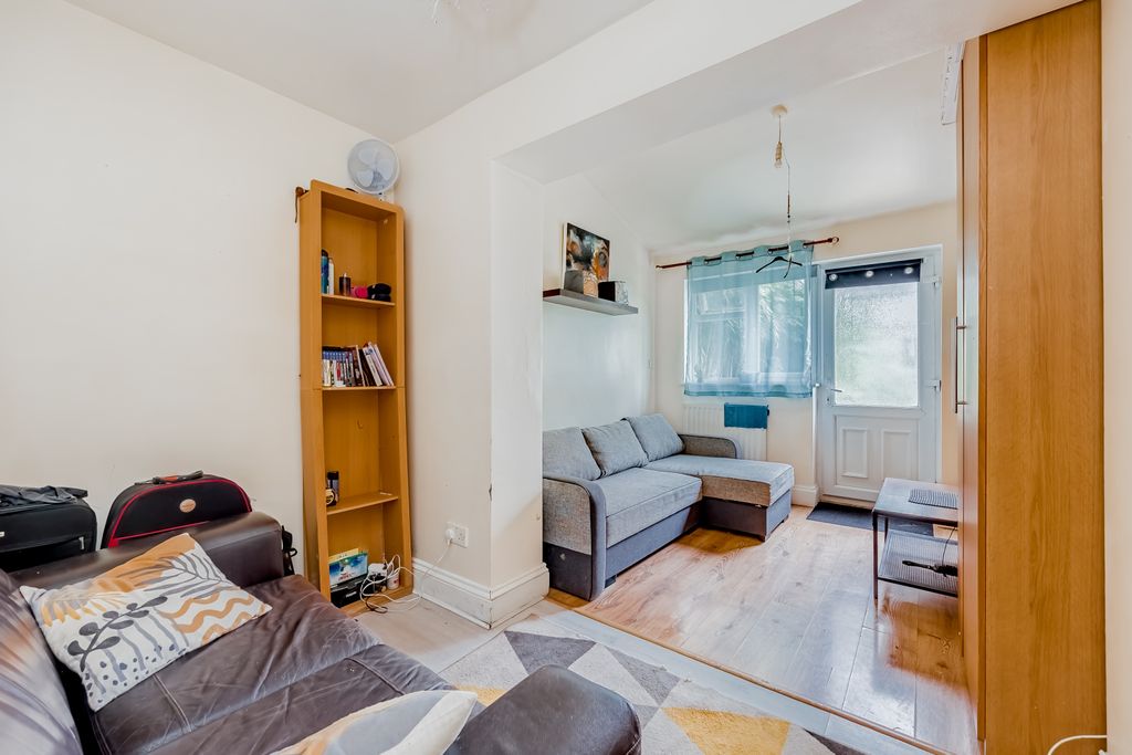 Property photo 3 of 21 Picture No. 16