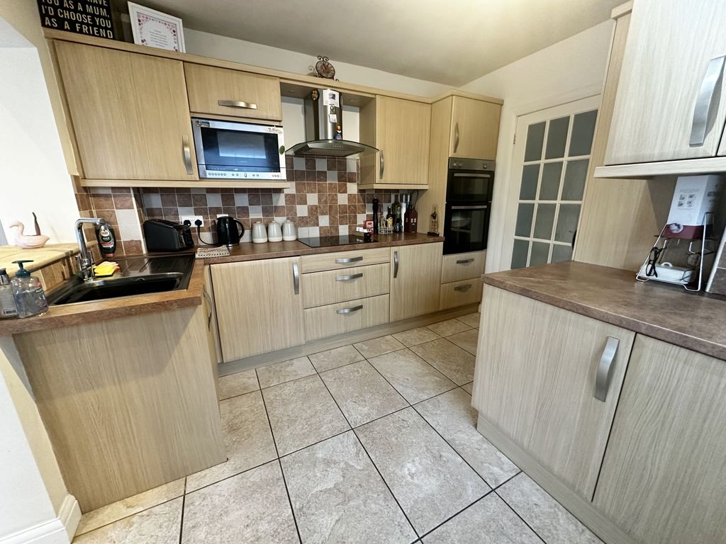 Property photo 2 of 27