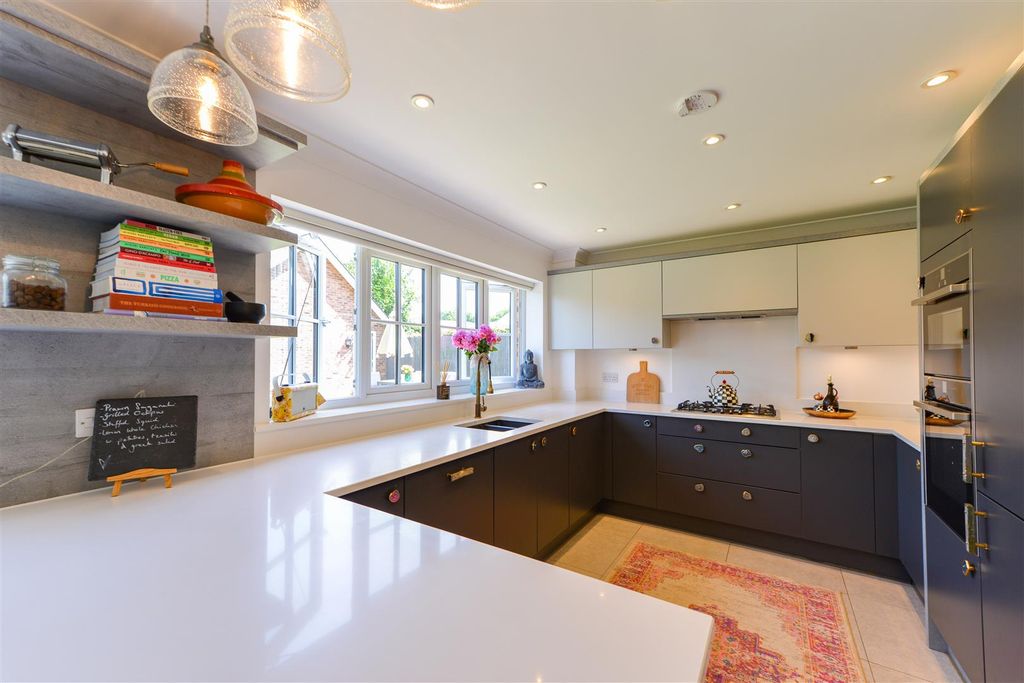 Property photo 2 of 28 Kitchen