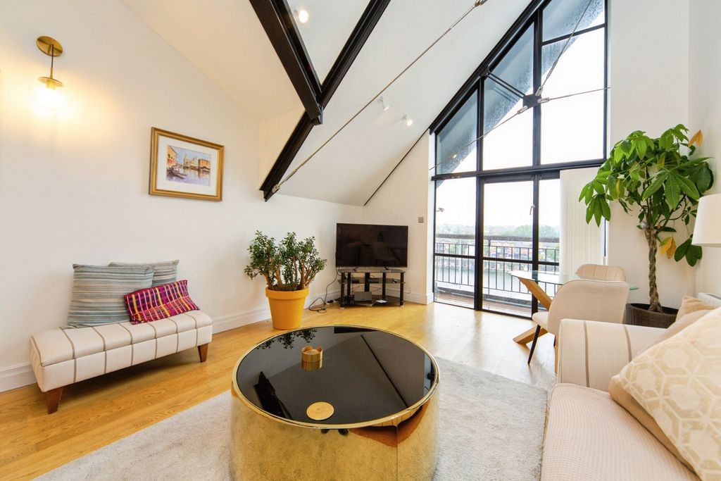 Property photo 3 of 19 Pbox-Img.Jpg