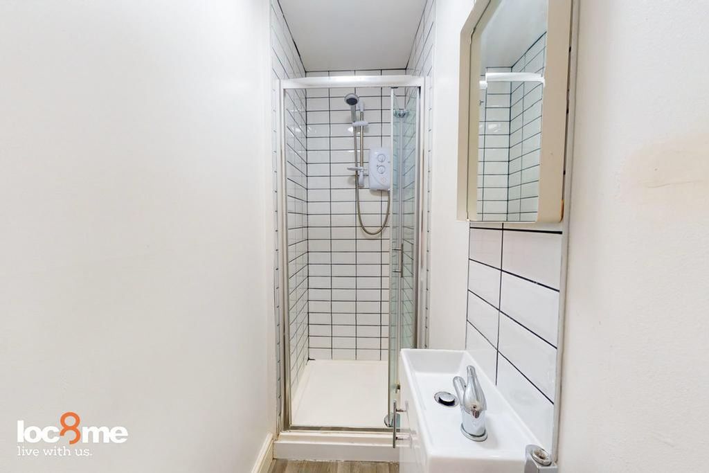 Property photo 2 of 21 A Modern And Clean Bathroom Featuring A Spacious S...