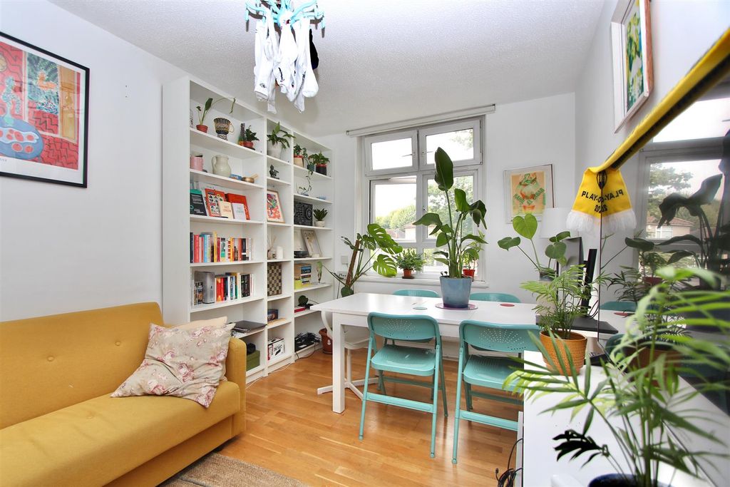 Property photo 1 of 13 Nelson Mandela House, N16