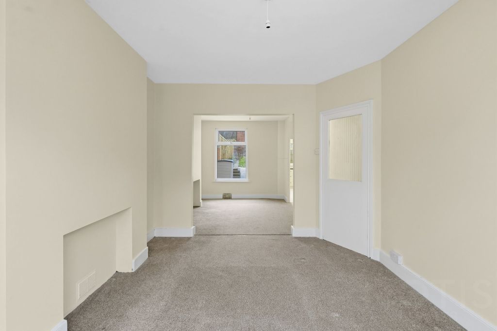 Property photo 3 of 13 Photo 4