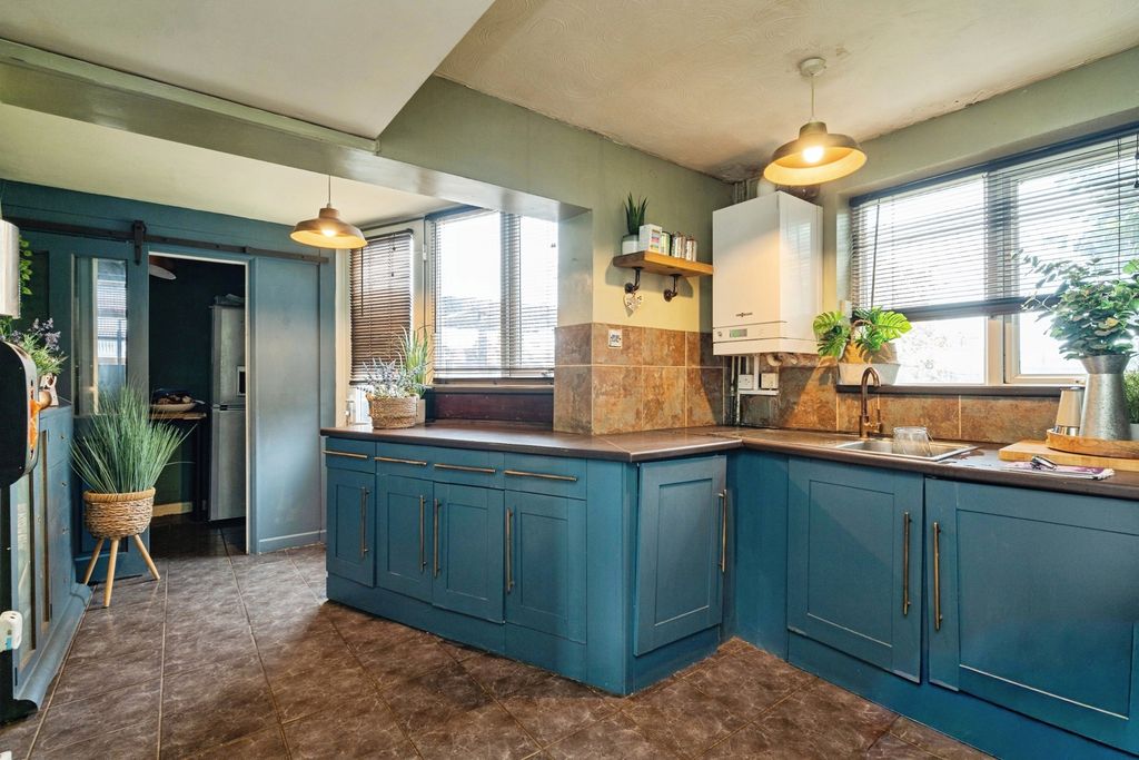 Property photo 2 of 17 Photo