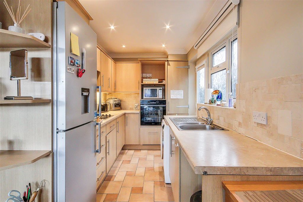Property photo 3 of 11 Img_2470-Img_2472.Jpg